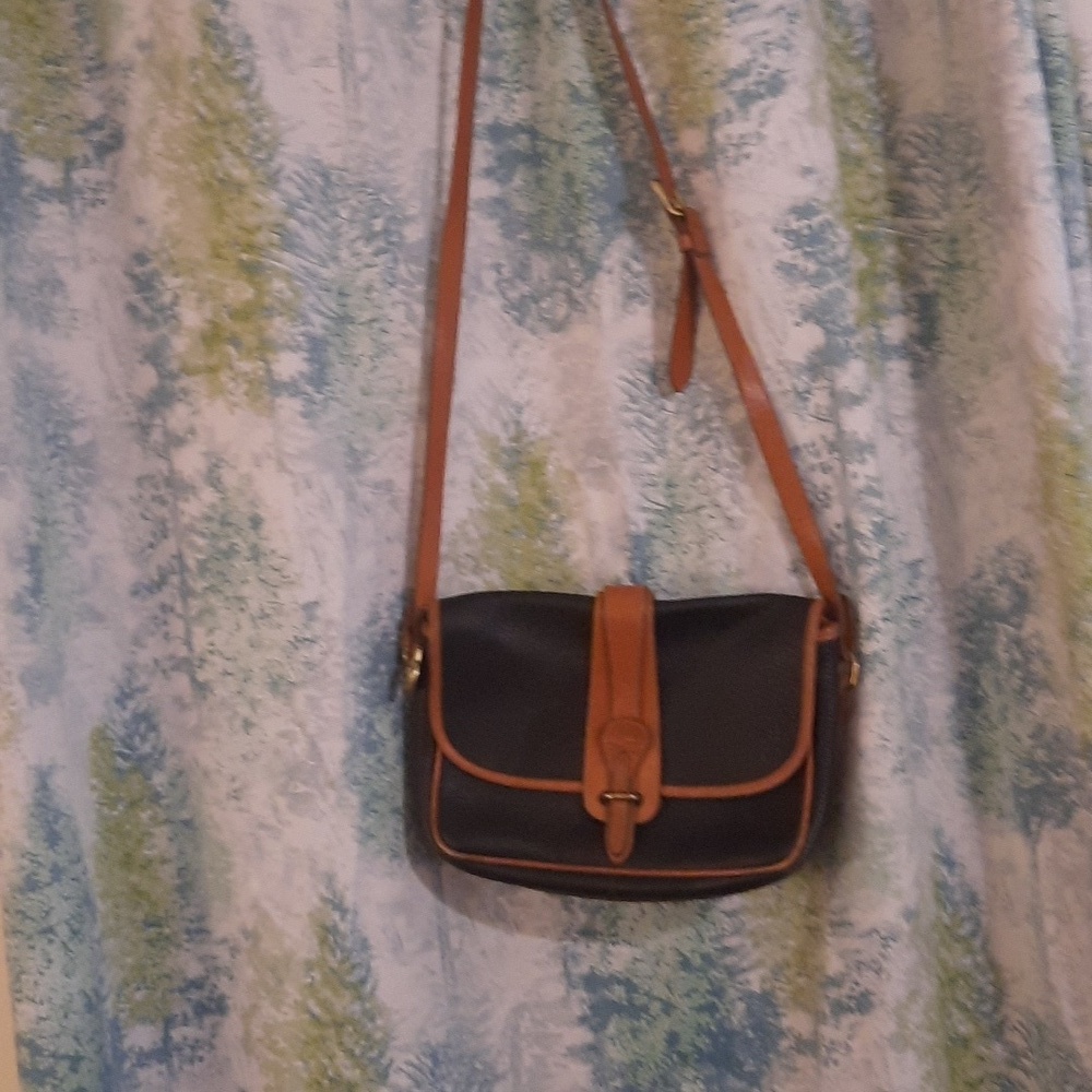 Navy and tan Dooney & Bourke satchel purse crossbody vintage